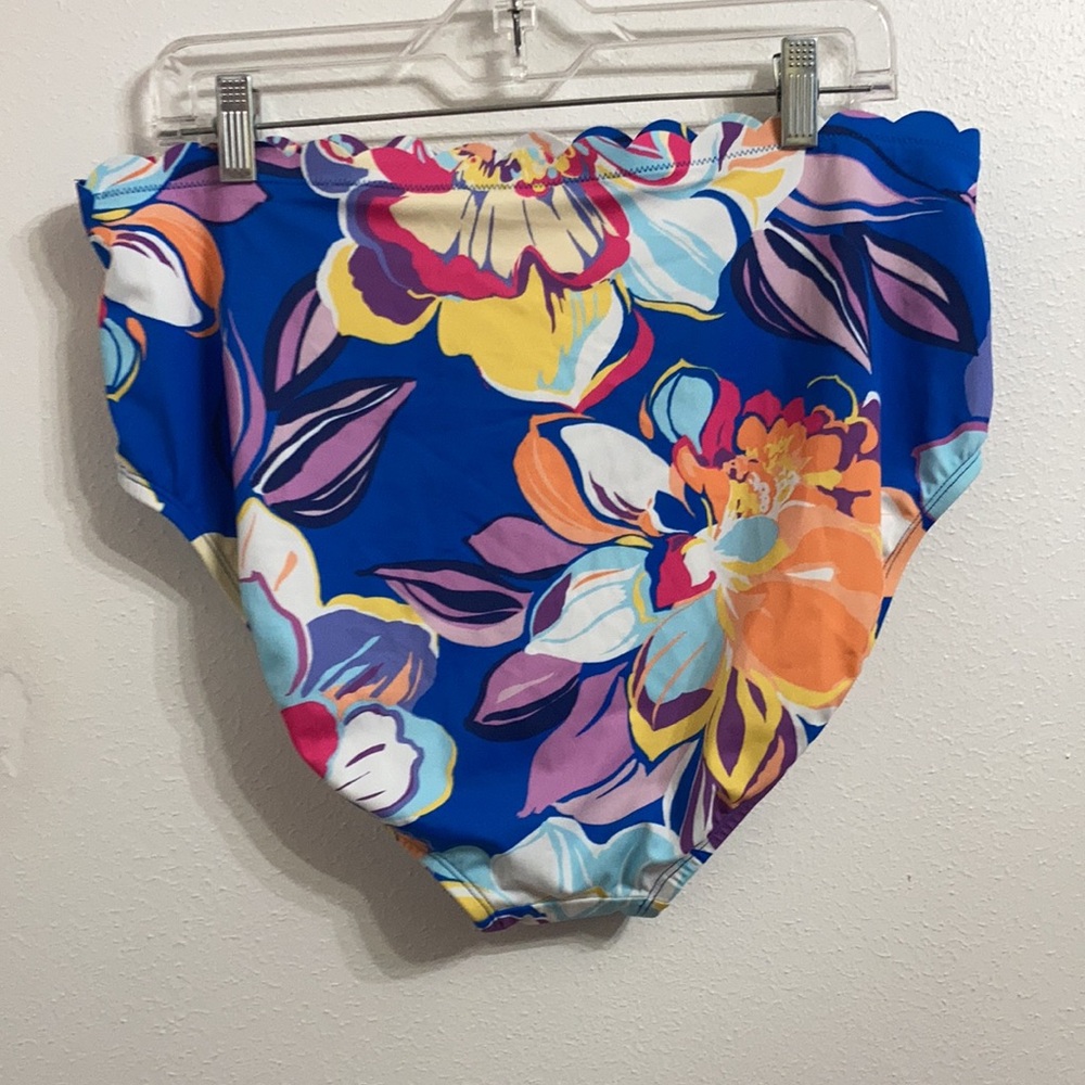 NWOT Multicolored Floral Swim Bottoms with Scalloped Edge Trim Size XL